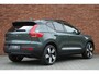 Volvo EX40 Single Motor Extended Range Ultra Europa 82 kWh | 45th Anniversary Edition | Panoramisch schuif-/ kanteldak | Harman Kardon | Elektrisch verstelbare voorstoelen met geheugen functie | 5 jaar garantie - (2 jaar extra fabrieksgarantie) | 20 inch lichtmetalen velgen | Extra getint glas achter | Verwarmde voorstoelen en stuurwiel | Pilot assist | Adaptieve cruise control
