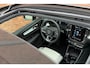 Volvo EX40 Single Motor Extended Range Ultra Europa 82 kWh | 45th Anniversary Edition | Panoramisch schuif-/ kanteldak | Harman Kardon | Elektrisch verstelbare voorstoelen met geheugen functie | 5 jaar garantie - (2 jaar extra fabrieksgarantie) | 20 inch lichtmetalen velgen | Extra getint glas achter | Verwarmde voorstoelen en stuurwiel | Pilot assist | Adaptieve cruise control