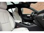 Volvo EX40 Single Motor Extended Range Ultra Europa 82 kWh | 45th Anniversary Edition | Panoramisch schuif-/ kanteldak | Harman Kardon | Elektrisch verstelbare voorstoelen met geheugen functie | 5 jaar garantie - (2 jaar extra fabrieksgarantie) | 20 inch lichtmetalen velgen | Extra getint glas achter | Verwarmde voorstoelen en stuurwiel | Pilot assist | Adaptieve cruise control