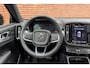 Volvo EX40 Single Motor Extended Range Ultra Europa 82 kWh | 45th Anniversary Edition | Panoramisch schuif-/ kanteldak | Harman Kardon | Elektrisch verstelbare voorstoelen met geheugen functie | 5 jaar garantie - (2 jaar extra fabrieksgarantie) | 20 inch lichtmetalen velgen | Extra getint glas achter | Verwarmde voorstoelen en stuurwiel | Pilot assist | Adaptieve cruise control