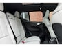Volvo EX40 Single Motor Extended Range Ultra Europa 82 kWh | 45th Anniversary Edition | Panoramisch schuif-/ kanteldak | Harman Kardon | Elektrisch verstelbare voorstoelen met geheugen functie | 5 jaar garantie - (2 jaar extra fabrieksgarantie) | 20 inch lichtmetalen velgen | Extra getint glas achter | Verwarmde voorstoelen en stuurwiel | Pilot assist | Adaptieve cruise control