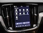 Volvo V60 2.0 T6 Plug-in hybrid AWD Ultra Dark / Head-Up Display / Bowers & Wilkins Audio / Stoelmassage / 360 camera / Pano. dak / Stoelventilatie / Elektr. stoelverstelling / Stoel-, stuur- & achterbankverwarming / BLIS