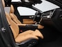 Volvo V60 2.0 T6 Plug-in hybrid AWD Ultra Dark / Head-Up Display / Bowers & Wilkins Audio / Stoelmassage / 360 camera / Pano. dak / Stoelventilatie / Elektr. stoelverstelling / Stoel-, stuur- & achterbankverwarming / BLIS
