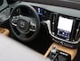 Volvo V60 2.0 T6 Plug-in hybrid AWD Ultra Dark / Head-Up Display / Bowers & Wilkins Audio / Stoelmassage / 360 camera / Pano. dak / Stoelventilatie / Elektr. stoelverstelling / Stoel-, stuur- & achterbankverwarming / BLIS