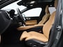 Volvo V60 2.0 T6 Plug-in hybrid AWD Ultra Dark / Head-Up Display / Bowers & Wilkins Audio / Stoelmassage / 360 camera / Pano. dak / Stoelventilatie / Elektr. stoelverstelling / Stoel-, stuur- & achterbankverwarming / BLIS