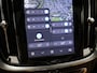 Volvo V60 2.0 T6 Plug-in hybrid AWD Ultra Dark / Head-Up Display / Bowers & Wilkins Audio / Stoelmassage / 360 camera / Pano. dak / Stoelventilatie / Elektr. stoelverstelling / Stoel-, stuur- & achterbankverwarming / BLIS