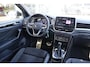 Volkswagen T-Roc 1.5 TSI 150pk DSG R-Line | Navigatie | Trekhaak | Camera | PDC