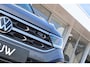 Volkswagen T-Roc 1.5 TSI 150pk DSG R-Line | Navigatie | Trekhaak | Camera | PDC
