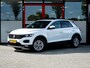 Volkswagen T-Roc 1.5 TSI Style | Trekhaak | Panoramadak | Adaptieve Cruise Control | Schuif/Kanteldak | DAB | Apple Carplay | Android Auto | Stoelverwarming | Parkeersensoren Voor & Achter |