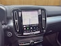 Volvo XC40 2.0 B4 Plus Black Edition | BLIS | Stoel + Stuur Verwarming | Harman Kardon | 360 Camera | Trekhaak | Keyless Start / Entry |