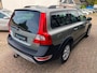 Volvo XC70 3.2 Momentum AWD Automaat LEER / TREKHAAK / YOUNGTIMER