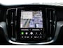 Volvo V60 T8 Plug-in hybrid AWD Plus Dark | Trekhaak | Panoramadak | Verwarmbare voorstoelen, achterbank en stuurwiel | Head-up display | 360 graden camera | Premium audio by Harman Kardon | Apple carplay/Android auto | Keyless |