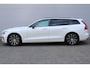Volvo V60 T8 Plug-in hybrid AWD Plus Dark | Trekhaak | Panoramadak | Verwarmbare voorstoelen, achterbank en stuurwiel | Head-up display | 360 graden camera | Premium audio by Harman Kardon | Apple carplay/Android auto | Keyless |
