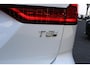 Volvo V60 T8 Plug-in hybrid AWD Plus Dark | Trekhaak | Panoramadak | Verwarmbare voorstoelen, achterbank en stuurwiel | Head-up display | 360 graden camera | Premium audio by Harman Kardon | Apple carplay/Android auto | Keyless |