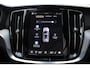 Volvo V60 T8 Plug-in hybrid AWD Plus Dark | Trekhaak | Panoramadak | Verwarmbare voorstoelen, achterbank en stuurwiel | Head-up display | 360 graden camera | Premium audio by Harman Kardon | Apple carplay/Android auto | Keyless |