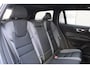 Volvo V60 T8 Plug-in hybrid AWD Plus Dark | Trekhaak | Panoramadak | Verwarmbare voorstoelen, achterbank en stuurwiel | Head-up display | 360 graden camera | Premium audio by Harman Kardon | Apple carplay/Android auto | Keyless |