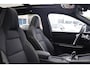 Lynk & Co 01 1.5 More | Trekhaak | 360 Graden camera | Actieve LED Koplampen | Schuif-/Kanteldak | Premium Audio By Harman Kardon | Sfeerverlichting | Dodehoekassistent | Adaptieve Cruise Control | Stuurverwarming | Stoelverwarming | Bestuurdersstoel met geheugen | Getint glas | Elektrisch bedienbare achterklep | Draadloos telefoonoplader