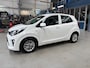 Kia Picanto 1.0 DPi 67pk 4-zits DynamicLine | Apple carplay / Android auto | Camera | Cruise control | All season banden | NAP | Rijklaar prijs!