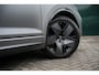 Volkswagen Touareg 3.0 TSi eHybrid 4MOTION R design | Luchtvering | Panoramisch schuifdak |  Adaptieve Cruise Control | Head-up display | Leder "Puglia" "R-logo' zwart/ blauwe stikking |