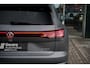 Volkswagen Touareg 3.0 TSi eHybrid 4MOTION R design | Luchtvering | Panoramisch schuifdak |  Adaptieve Cruise Control | Head-up display | Leder "Puglia" "R-logo' zwart/ blauwe stikking |