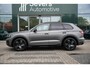 Volkswagen Touareg 3.0 TSi eHybrid 4MOTION R design | Luchtvering | Panoramisch schuifdak |  Adaptieve Cruise Control | Head-up display | Leder "Puglia" "R-logo' zwart/ blauwe stikking |