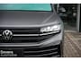 Volkswagen Touareg 3.0 TSi eHybrid 4MOTION R design | Luchtvering | Panoramisch schuifdak |  Adaptieve Cruise Control | Head-up display | Leder "Puglia" "R-logo' zwart/ blauwe stikking |