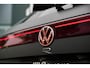 Volkswagen Touareg 3.0 TSi eHybrid 4MOTION R design | Luchtvering | Panoramisch schuifdak |  Adaptieve Cruise Control | Head-up display | Leder "Puglia" "R-logo' zwart/ blauwe stikking |