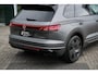 Volkswagen Touareg 3.0 TSi eHybrid 4MOTION R design | Luchtvering | Panoramisch schuifdak |  Adaptieve Cruise Control | Head-up display | Leder "Puglia" "R-logo' zwart/ blauwe stikking |