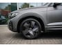 Volkswagen Touareg 3.0 TSi eHybrid 4MOTION R design | Luchtvering | Panoramisch schuifdak |  Adaptieve Cruise Control | Head-up display | Leder "Puglia" "R-logo' zwart/ blauwe stikking |