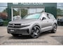 Volkswagen Touareg 3.0 TSi eHybrid 4MOTION R design | Luchtvering | Panoramisch schuifdak |  Adaptieve Cruise Control | Head-up display | Leder "Puglia" "R-logo' zwart/ blauwe stikking |