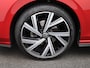 Volkswagen Golf 1.5 eTSI R-Line Business 150 PK| Dealeronderhouden | Navigatie | Harman Kardon High End Audio | Stoelverwarming | Stuurwielverwarming | Parkeersensoren | 18 Inch Velgen