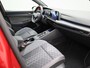 Volkswagen Golf 1.5 eTSI R-Line Business 150 PK| Dealeronderhouden | Navigatie | Harman Kardon High End Audio | Stoelverwarming | Stuurwielverwarming | Parkeersensoren | 18 Inch Velgen