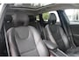 Volvo V40 Cross Country T3 Polar+ Luxury | Panoramadak | Harman Kardon Premium Sound | Parkeersensoren en Parkeercamera achter | Lederen bekleding | Standkachel | Volvo Guard alarm | Climate control | Cruise control |