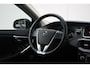 Volvo V40 Cross Country T3 Polar+ Luxury | Panoramadak | Harman Kardon Premium Sound | Parkeersensoren en Parkeercamera achter | Lederen bekleding | Standkachel | Volvo Guard alarm | Climate control | Cruise control |