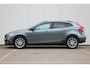 Volvo V40 Cross Country T3 Polar+ Luxury | Panoramadak | Harman Kardon Premium Sound | Parkeersensoren en Parkeercamera achter | Lederen bekleding | Standkachel | Volvo Guard alarm | Climate control | Cruise control |