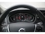 Volvo V40 Cross Country T3 Polar+ Luxury | Panoramadak | Harman Kardon Premium Sound | Parkeersensoren en Parkeercamera achter | Lederen bekleding | Standkachel | Volvo Guard alarm | Climate control | Cruise control |