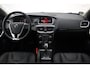 Volvo V40 Cross Country T3 Polar+ Luxury | Panoramadak | Harman Kardon Premium Sound | Parkeersensoren en Parkeercamera achter | Lederen bekleding | Standkachel | Volvo Guard alarm | Climate control | Cruise control |