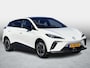 MG MG4 Electric Luxury 64 kWh SOH 96,0% / Fabrieksgarantie 02-2030 / Warmtepomp / Adaptive Cruise / 3 Fase / Stoelverwarming / 1e Eigenaar / Dealeronderhouden / NL Auto / Apple & Android /