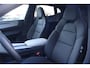 Polestar 4 Long Range Single motor 100 kWh Pilot | Plus | | Adaptive cruise control + Pilot assist | Lane change assist | 360 camera | Harman Kardon Premium Sound | Head-up display | Pixel Led koplampen + adaptief grootlicht | Elektrisch bedienbare achterklep met voetsensor | 12-voudig verstelbare stoelen | Elektrisch verstelbare rugleuning achter |  | Stoel + stuurwielverwarming | verwarmde achterbank | 22kw AC Laden | 21" LM |