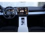 Polestar 4 Long Range Single motor 100 kWh Pilot | Plus | | Adaptive cruise control + Pilot assist | Lane change assist | 360 camera | Harman Kardon Premium Sound | Head-up display | Pixel Led koplampen + adaptief grootlicht | Elektrisch bedienbare achterklep met voetsensor | 12-voudig verstelbare stoelen | Elektrisch verstelbare rugleuning achter |  | Stoel + stuurwielverwarming | verwarmde achterbank | 22kw AC Laden | 21" LM |
