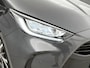 Toyota Yaris 1.5 Hybrid 115 Dynamic Comfort Pack | BTW voertuig | Dealer onderhouden | Stoel+Stuurverwarming  | Dodehoek detectie | Parkeersensoren voor+achter | Climate Control | Cruise Control Adaptive | Navigatie | Apple CarPlay/Android