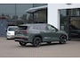 Volkswagen Tayron 1.5 eHybrid R-Line Edition 272PK / 200kW DSG, Comfort pakket plus (verwarmbare voorstoelen, verwarmbare achterbank, verwarmbare voorruit), LED Matrix (IQ.Lights), panoramadak, Harman Kardon geluidssysteem, Black Style pakket, draadloos Apple Carplay & Android Auto, DAB+, elektrische achterklep (Easy Open & Close), parkeerassistent (Park Assist Pro), 3-zone climatronic, adaptief onderstel (DCC), dodehoekdetectie (Side Assist), adaptieve cruise control (ACC), ErgoActive voorstoelen met massage- en geheugenfunctie, elektrisch verstel-, verwarm- en inklapbare buitenspiegels, lederen 'Varenna' bekleding, 20" 'York' LMV etc.