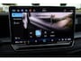 Volkswagen Tayron 1.5 eHybrid R-Line Edition 272PK / 200kW DSG, Comfort pakket plus (verwarmbare voorstoelen, verwarmbare achterbank, verwarmbare voorruit), LED Matrix (IQ.Lights), panoramadak, Harman Kardon geluidssysteem, Black Style pakket, draadloos Apple Carplay & Android Auto, DAB+, elektrische achterklep (Easy Open & Close), parkeerassistent (Park Assist Pro), 3-zone climatronic, adaptief onderstel (DCC), dodehoekdetectie (Side Assist), adaptieve cruise control (ACC), ErgoActive voorstoelen met massage- en geheugenfunctie, elektrisch verstel-, verwarm- en inklapbare buitenspiegels, lederen 'Varenna' bekleding, 20" 'York' LMV etc.