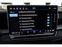 Volkswagen Tayron 1.5 eHybrid R-Line Edition 272PK / 200kW DSG, Comfort pakket plus (verwarmbare voorstoelen, verwarmbare achterbank, verwarmbare voorruit), LED Matrix (IQ.Lights), panoramadak, Harman Kardon geluidssysteem, Black Style pakket, draadloos Apple Carplay & Android Auto, DAB+, elektrische achterklep (Easy Open & Close), parkeerassistent (Park Assist Pro), 3-zone climatronic, adaptief onderstel (DCC), dodehoekdetectie (Side Assist), adaptieve cruise control (ACC), ErgoActive voorstoelen met massage- en geheugenfunctie, elektrisch verstel-, verwarm- en inklapbare buitenspiegels, lederen 'Varenna' bekleding, 20" 'York' LMV etc.