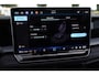 Volkswagen Tayron 1.5 eHybrid R-Line Edition 272PK / 200kW DSG, Comfort pakket plus (verwarmbare voorstoelen, verwarmbare achterbank, verwarmbare voorruit), LED Matrix (IQ.Lights), panoramadak, Harman Kardon geluidssysteem, Black Style pakket, draadloos Apple Carplay & Android Auto, DAB+, elektrische achterklep (Easy Open & Close), parkeerassistent (Park Assist Pro), 3-zone climatronic, adaptief onderstel (DCC), dodehoekdetectie (Side Assist), adaptieve cruise control (ACC), ErgoActive voorstoelen met massage- en geheugenfunctie, elektrisch verstel-, verwarm- en inklapbare buitenspiegels, lederen 'Varenna' bekleding, 20" 'York' LMV etc.