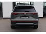 Volkswagen Tayron 1.5 eHybrid R-Line Edition 272PK / 200kW DSG, Comfort pakket plus (verwarmbare voorstoelen, verwarmbare achterbank, verwarmbare voorruit), LED Matrix (IQ.Lights), panoramadak, Harman Kardon geluidssysteem, Black Style pakket, draadloos Apple Carplay & Android Auto, DAB+, elektrische achterklep (Easy Open & Close), parkeerassistent (Park Assist Pro), 3-zone climatronic, adaptief onderstel (DCC), dodehoekdetectie (Side Assist), adaptieve cruise control (ACC), ErgoActive voorstoelen met massage- en geheugenfunctie, elektrisch verstel-, verwarm- en inklapbare buitenspiegels, lederen 'Varenna' bekleding, 20" 'York' LMV etc.