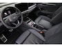 Volkswagen Tayron 1.5 eHybrid R-Line Edition 272PK / 200kW DSG, Comfort pakket plus (verwarmbare voorstoelen, verwarmbare achterbank, verwarmbare voorruit), LED Matrix (IQ.Lights), panoramadak, Harman Kardon geluidssysteem, Black Style pakket, draadloos Apple Carplay & Android Auto, DAB+, elektrische achterklep (Easy Open & Close), parkeerassistent (Park Assist Pro), 3-zone climatronic, adaptief onderstel (DCC), dodehoekdetectie (Side Assist), adaptieve cruise control (ACC), ErgoActive voorstoelen met massage- en geheugenfunctie, elektrisch verstel-, verwarm- en inklapbare buitenspiegels, lederen 'Varenna' bekleding, 20" 'York' LMV etc.