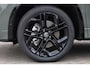 Volkswagen Tayron 1.5 eHybrid R-Line Edition 272PK / 200kW DSG, Comfort pakket plus (verwarmbare voorstoelen, verwarmbare achterbank, verwarmbare voorruit), LED Matrix (IQ.Lights), panoramadak, Harman Kardon geluidssysteem, Black Style pakket, draadloos Apple Carplay & Android Auto, DAB+, elektrische achterklep (Easy Open & Close), parkeerassistent (Park Assist Pro), 3-zone climatronic, adaptief onderstel (DCC), dodehoekdetectie (Side Assist), adaptieve cruise control (ACC), ErgoActive voorstoelen met massage- en geheugenfunctie, elektrisch verstel-, verwarm- en inklapbare buitenspiegels, lederen 'Varenna' bekleding, 20" 'York' LMV etc.