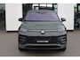 Volkswagen Tayron 1.5 eHybrid R-Line Edition 272PK / 200kW DSG, Comfort pakket plus (verwarmbare voorstoelen, verwarmbare achterbank, verwarmbare voorruit), LED Matrix (IQ.Lights), panoramadak, Harman Kardon geluidssysteem, Black Style pakket, draadloos Apple Carplay & Android Auto, DAB+, elektrische achterklep (Easy Open & Close), parkeerassistent (Park Assist Pro), 3-zone climatronic, adaptief onderstel (DCC), dodehoekdetectie (Side Assist), adaptieve cruise control (ACC), ErgoActive voorstoelen met massage- en geheugenfunctie, elektrisch verstel-, verwarm- en inklapbare buitenspiegels, lederen 'Varenna' bekleding, 20" 'York' LMV etc.