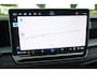 Volkswagen Tayron 1.5 eHybrid R-Line Edition 272PK / 200kW DSG, Comfort pakket plus (verwarmbare voorstoelen, verwarmbare achterbank, verwarmbare voorruit), LED Matrix (IQ.Lights), panoramadak, Harman Kardon geluidssysteem, Black Style pakket, draadloos Apple Carplay & Android Auto, DAB+, elektrische achterklep (Easy Open & Close), parkeerassistent (Park Assist Pro), 3-zone climatronic, adaptief onderstel (DCC), dodehoekdetectie (Side Assist), adaptieve cruise control (ACC), ErgoActive voorstoelen met massage- en geheugenfunctie, elektrisch verstel-, verwarm- en inklapbare buitenspiegels, lederen 'Varenna' bekleding, 20" 'York' LMV etc.